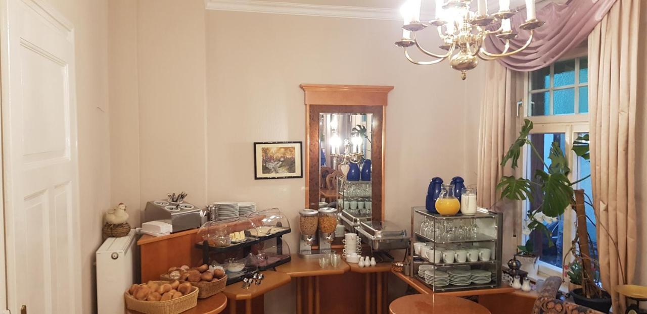 Cafe-Konditorei-Pension Sander Niederfell Buitenkant foto