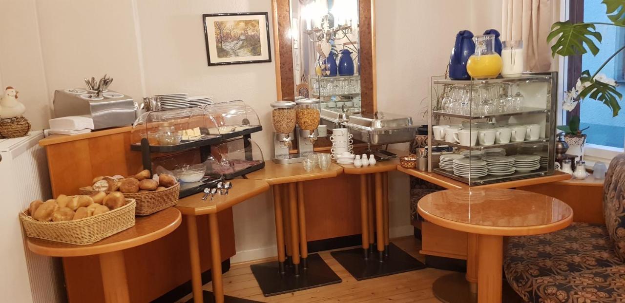 Cafe-Konditorei-Pension Sander Niederfell Buitenkant foto