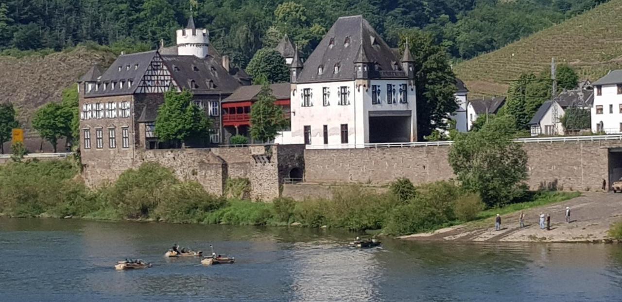 Cafe-Konditorei-Pension Sander Niederfell Buitenkant foto